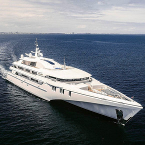 largest trimaran yacht