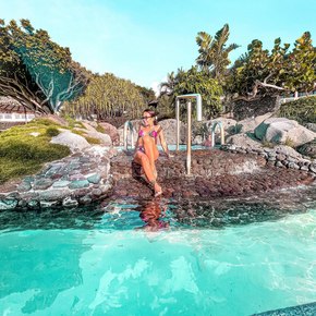 Tahiti - Algotherm Dermo Ocean Spa person