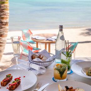 St Barts - Le Sereno St Barts beach dining area