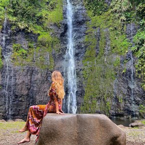 Tahiti - Faarumai Waterfalls person