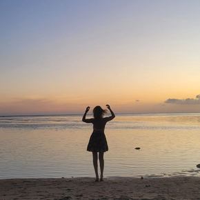 Tahiti - Toaroto Beach sunset person