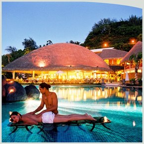 Tahiti - Tahiti Pearl Beach Resort pool massage