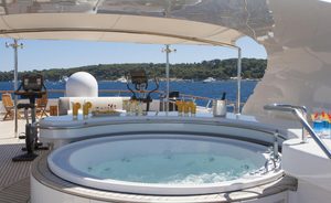 Greece yacht charter discount: save with superyacht ‘Lady Ellen II’ 