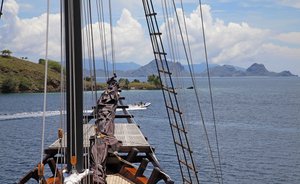 Sailing Yacht ‘Dunia Baru’ Reveals New Year’s Availability in Indonesia