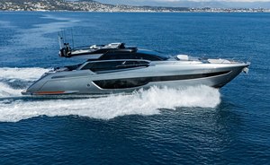 Riva yacht rental SAMIRA offers 10% off South of France charters from September