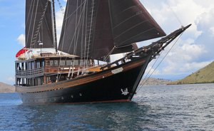Last chance of 2018 to charter superyacht ‘Dunia Baru’ in Komodo 