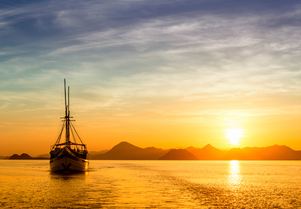 5 Reasons to Visit Komodo on a Luxury Yacht Charter