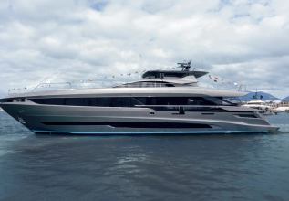 Offline Charter Yacht at Palm Beach International Boat Show 2025