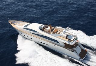 Kisses Charter Yacht at Yachts Miami Beach 2016