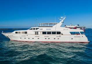 Pursuit Charter Yacht at Palm Beach Boat Show 2019