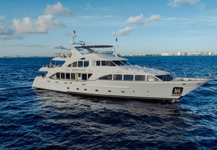 Mamma Mia Charter Yacht at Fort Lauderdale International Boat Show (FLIBS) 2022