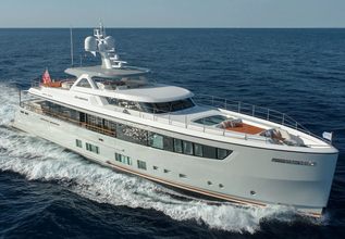 Solemates V Charter Yacht at Palm Beach International Boat Show 2025