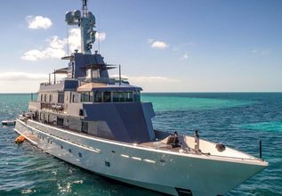 Mizu Charter Yacht at Palm Beach Boat Show 2019