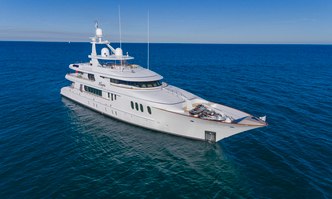 Amica Mea yacht charter Hakvoort Motor Yacht