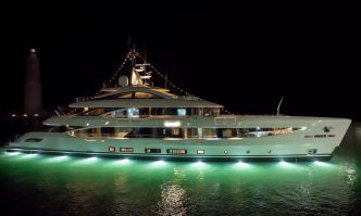 Dyna® yacht charter Benetti Motor Yacht