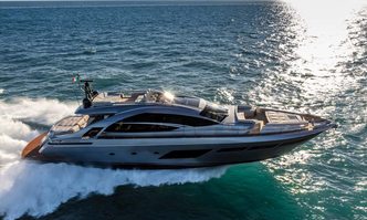 MX5 yacht charter Pershing Motor Yacht