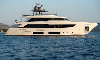 SK yacht charter Custom Line Motor Yacht