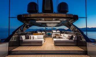 Don't Worry yacht charter Riva Motor Yacht