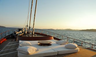 La Bella Vita yacht charter Carpe Diem Motor/Sailer Yacht