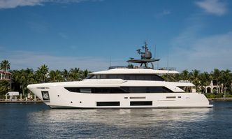Gioia yacht charter Custom Line Motor Yacht
