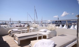 Seal yacht charter Jade Yachts Motor Yacht