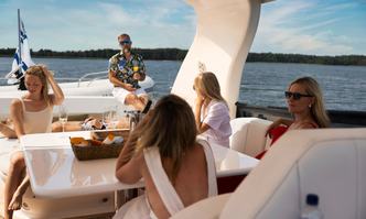 Xumi yacht charter Maiora Motor Yacht