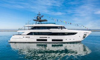 Upstream yacht charter Custom Line Motor Yacht