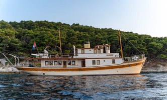 Gallant yacht charter BrodoTrogir Motor Yacht