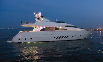 Lucky Life yacht charter Dominator Motor Yacht