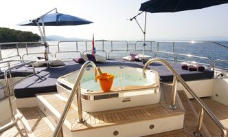 Arago yacht charter Sunseeker Motor Yacht