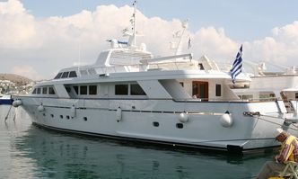 Oktana yacht charter Codecasa Motor Yacht