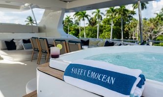 Sweet Emocean yacht charter Azimut Motor Yacht