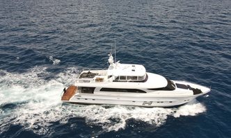 Pilot Lounge yacht charter Horizon Motor Yacht