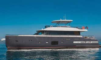 Almar II yacht charter Azimut Motor Yacht