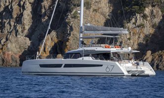 Dolly yacht charter Fountaine Pajot Motor Yacht