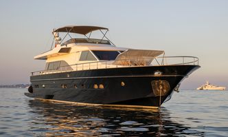 Diams yacht charter Astondoa Motor Yacht