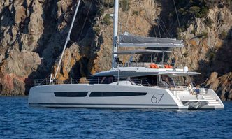 Looma yacht charter Fountaine Pajot Motor Yacht