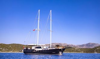 Aqua Bella yacht charter Custom Motor/Sailer Yacht