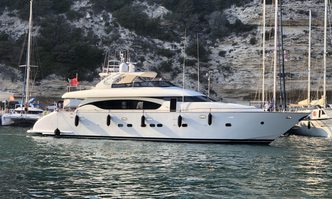 Dubai yacht charter Maiora Motor Yacht