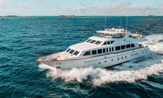 Beachfront yacht charter Hargrave Motor Yacht
