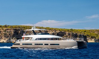 Sasta yacht charter Lagoon Motor Yacht