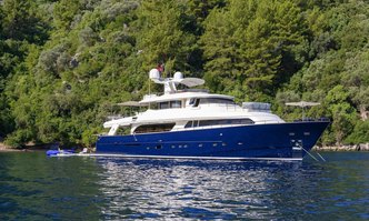 Hag yacht charter Custom Line Motor Yacht