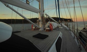 Free Wings yacht charter Thackwray Sail Yacht