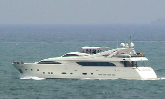 Camarik yacht charter Custom Line Motor Yacht