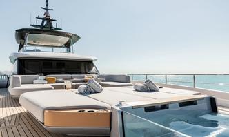 Luz de Mar yacht charter Azimut Motor Yacht