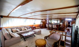 Auriane yacht charter Broward Motor Yacht
