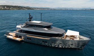 Sensa yacht charter Sanlorenzo Motor Yacht