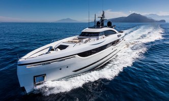 Mrs D yacht charter Columbus Yachts Motor Yacht