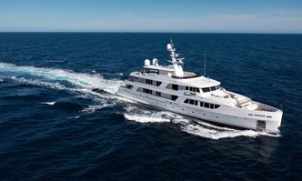 Kadimo's yacht charter Codecasa Motor Yacht