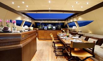 O yacht charter Overmarine Motor Yacht